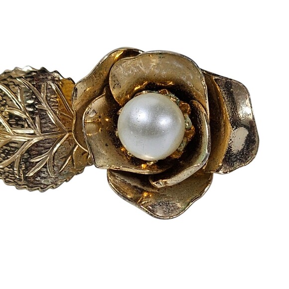 Vintage Gold Tone Rose Flower Clip-On Earrings Faux Pearl Center Retro Jewelry - Picture 4 of 7